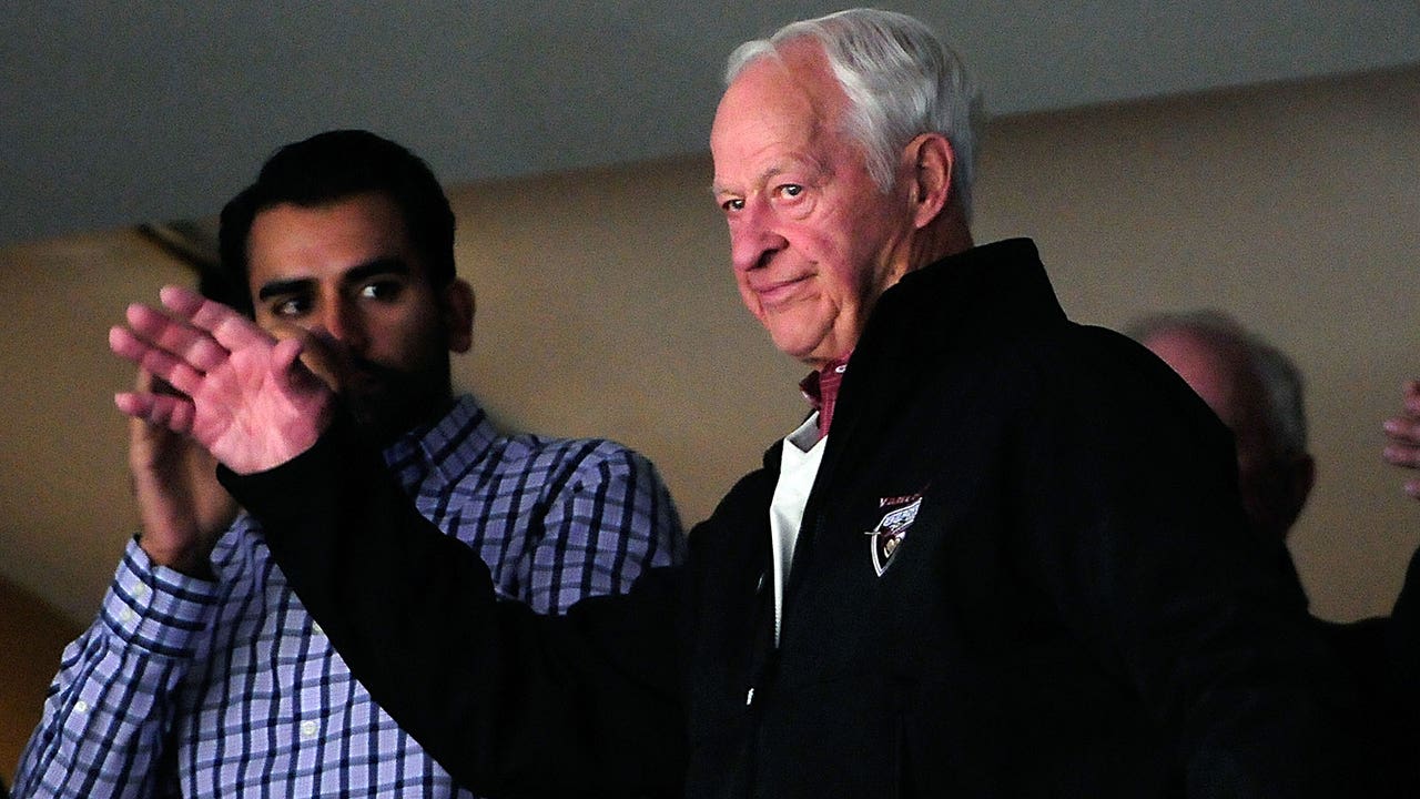 'Mr. Hockey,' Gordie Howe, dies at 88